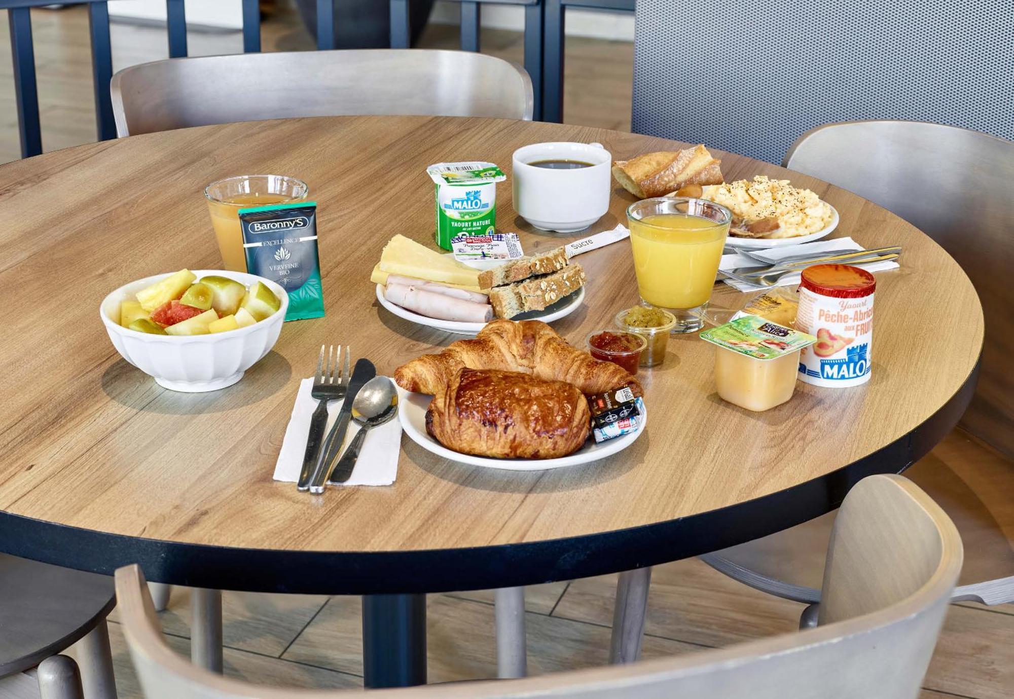 B&B Hotel Le Port Marly Saint Germain En Laye 외부 사진